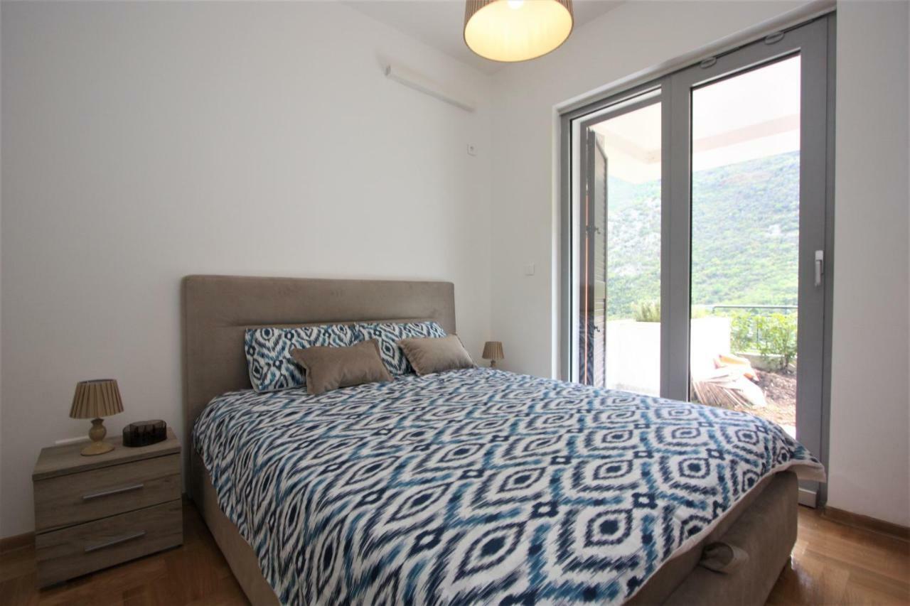Luxury 1 Bedroom Apartment With Cozy Garden D2-2 In Morinj 科托尔 外观 照片